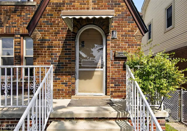 Listing Photo 5 - Condo for sale in building located at 6406-6408 Mead St, Dearborn, MI 48126