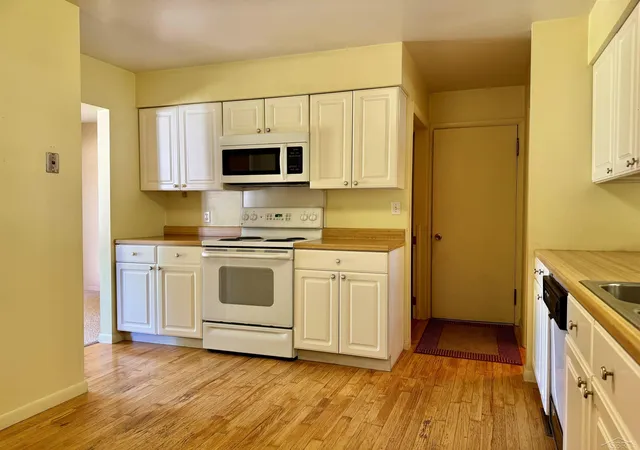 3rd image of 835 Wheelock Dr, Freeland, MI 48623 | MLS# 61050212086