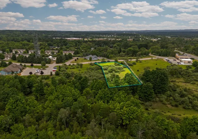 4th image of 00 Chartwell Dr, Traverse City, MI 49696 | MLS# 78080069983