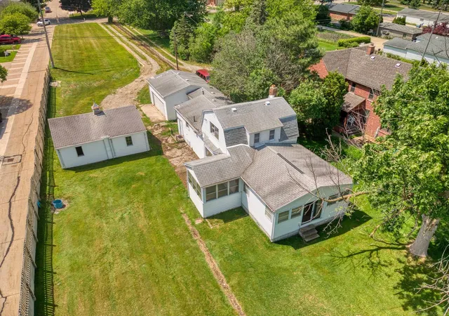 Photo 4 of Single family home for sale at 26800 Koerber St, Saint Clair Shores, MI 48081 | MLS# 58050212091 | Listing updated on 2026-10-14