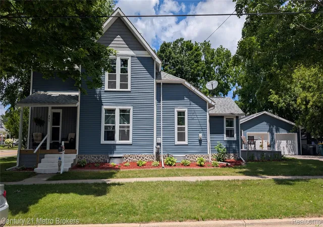 Photo 1 of Single family home for sale at 301 Mill St, Flushing, MI 48433 | MLS# 20261046595 | Listing updated on 2026-07-31
