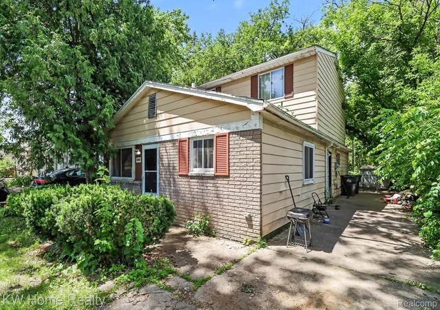 Photo 3 of Single family home for sale at 15226 Beech Daly Rd, Taylor, MI 48180 | MLS# 20261046597 | Listing updated on 2026-09-17