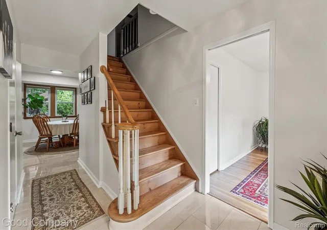 3rd image of 833 Cobblestone Dr, Rochester Hills, MI 48309 | MLS# 20261046607