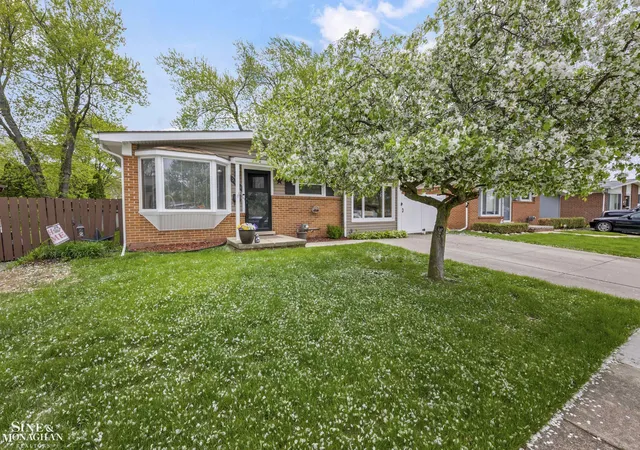 Photo 1 of Single family home for sale at 3914 Edgeland Ave, Royal Oak, MI 48073 | MLS# 58050212123 | Listing updated on 2026-07-20