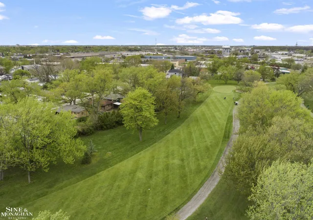 Photo 3 of Single family home for sale at 3914 Edgeland Ave, Royal Oak, MI 48073 | MLS# 58050212123 | Listing updated on 2026-07-20
