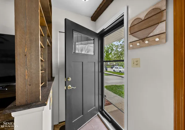 Photo 5 of Single family home for sale at 3914 Edgeland Ave, Royal Oak, MI 48073 | MLS# 58050212123 | Listing updated on 2026-07-20