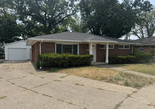 Photo 1 of Sale Pending at 1946 Adams St Se, Grand Rapids, MI 49506 | MLS# 71026030742 | Listing updated on 2026-09-04