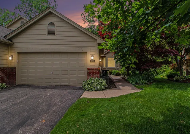 Photo 2 of Condo for sale at 183 Kingsbrook Ave #17, Ann Arbor, MI 48103 | MLS# 81026030747 | Listing updated on 2026-10-03