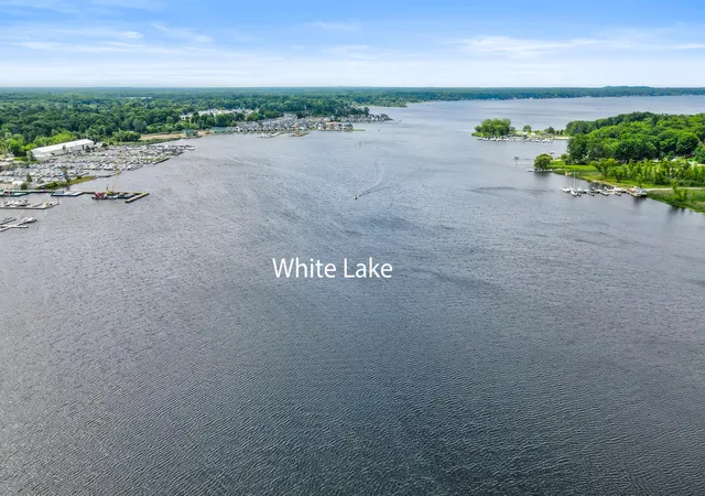 2nd image of 8668 Ellenwood Dr Dr, Montague, MI 49437