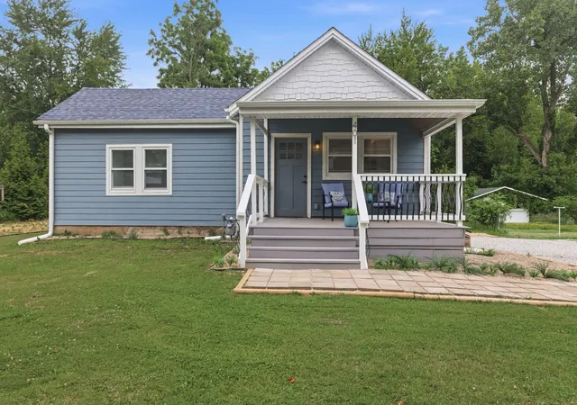 1st image of 401 N Elm St, Three Oaks, MI 49128 | MLS# 69026030752