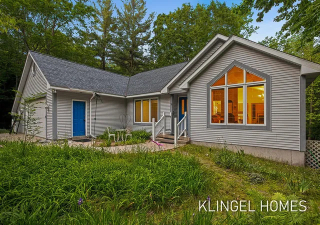 Photo 1 of Single family home for sale at 9292 Lakeshore Ave, West Olive, MI 49460 | MLS# 71026030753 | Listing updated on 2026-06-19
