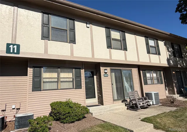 Photo 3 of Condo for sale at 24733 Primrose Ln, Southfield, MI 48033 | MLS# 20261046648 | Listing updated on 2026-06-21