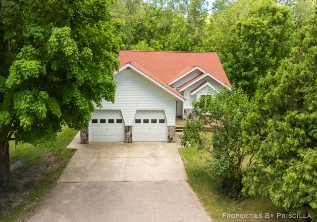 Photo 1 of Sale Pending at 6635 Vinton Ave Nw, Comstock Park, MI 49321 | MLS# 65026030758 | Listing updated on 2026-08-31