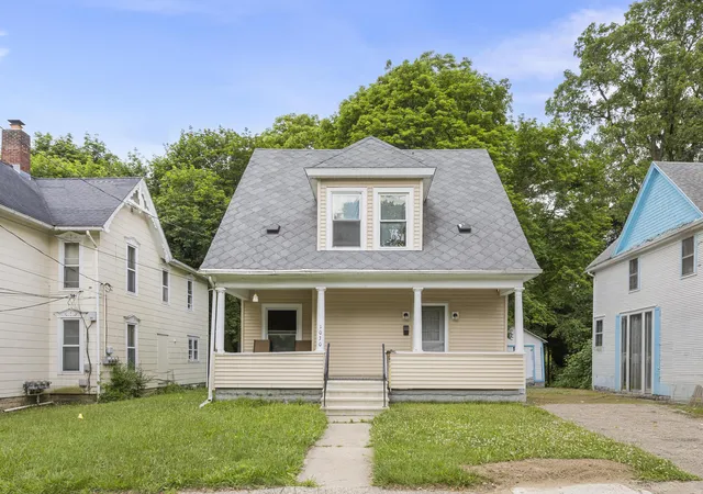 Photo 1 of Single family home for sale at 1030 S Jackson St, Jackson, MI 49203 | MLS# 53026030764 | Listing updated on 2026-07-26