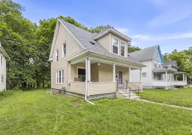 Photo 2 of Single family home for sale at 1030 S Jackson St, Jackson, MI 49203 | MLS# 53026030764 | Listing updated on 2026-07-26