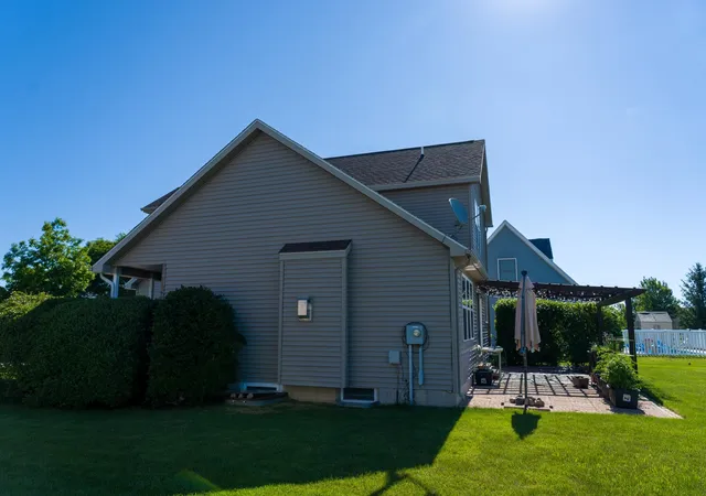 3rd image of 1646 Abbey Ct, Mount Pleasant, MI 48858 | MLS# 79080069997