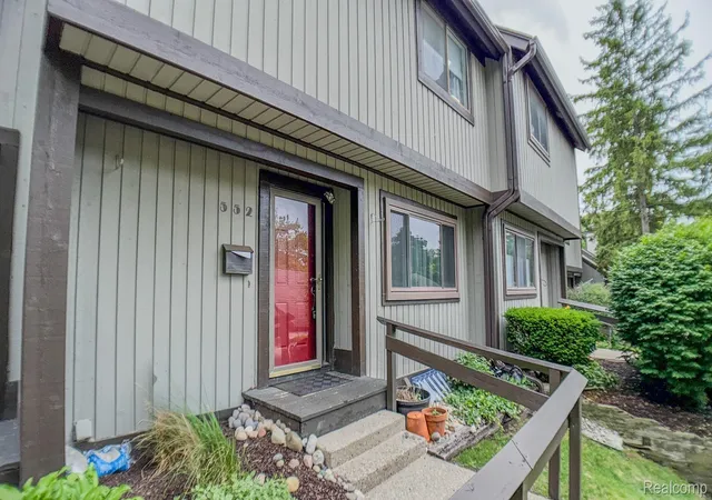 Photo 2 of Condo for sale at 552 Foxboro Sq, Brighton, MI 48116 | MLS# 20261046658 | Listing updated on 2026-06-20