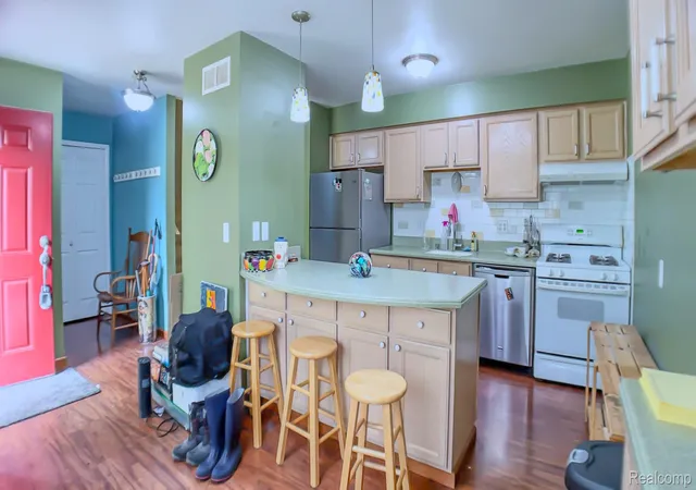 Photo 3 of Condo for sale at 552 Foxboro Sq, Brighton, MI 48116 | MLS# 20261046658 | Listing updated on 2026-06-20