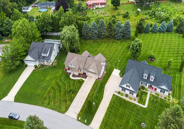 38th image of 17 Longmeadow Ln, Niles, MI 49120 | MLS# 66026030777