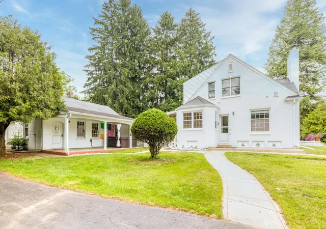 Photo 4 of Single family home for sale at 4484 Lakeshore Rd, Lexington, MI 48450 | MLS# 58050212144 | Listing updated on 2026-06-22