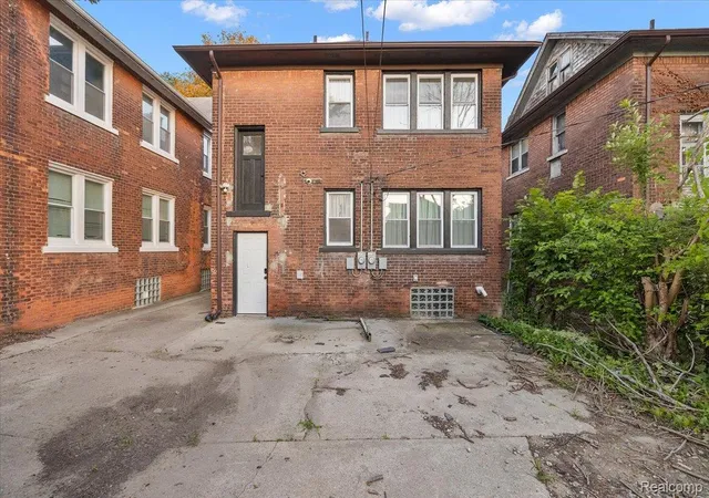 Listing Photo 4 - Condo for sale in building located at 2256 W Philadelphia St, Detroit, MI 48215