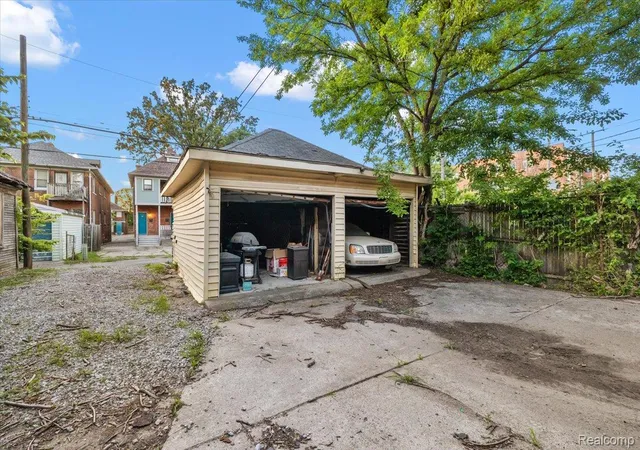 Listing Photo 5 - Condo for sale in building located at 2256 W Philadelphia St, Detroit, MI 48215