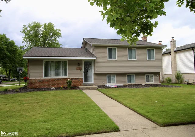 Photo 1 of Sale Pending at 14109 Mary Grv Dr, Sterling Heights, MI 48313 | MLS# 58050212158 | Listing updated on 2026-07-16