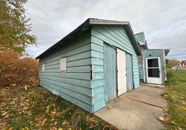 Photo 4 of Single family home for sale at 490 4th Street, Benton Harbor, MI 49022 | MLS# 62026030813 | Listing updated on 2026-08-31