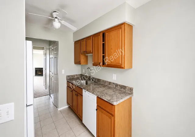 Listing Photo 4 - Condo for sale in building located at 31548 Orch Creek, Farmington Hills, MI 48334