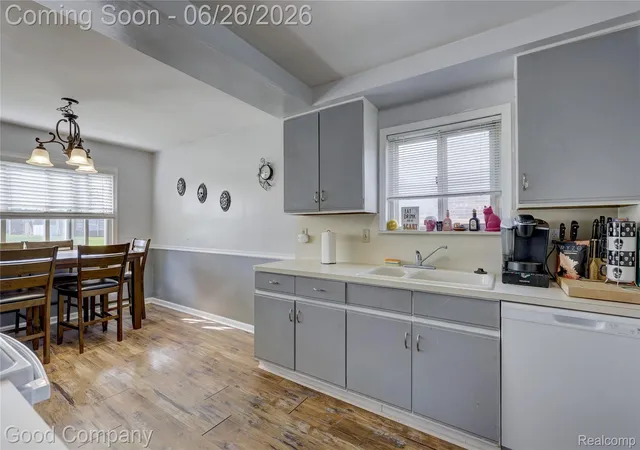 5th image of 22626 Harmon St, Saint Clair Shores, MI 48080 | MLS# 20261046720