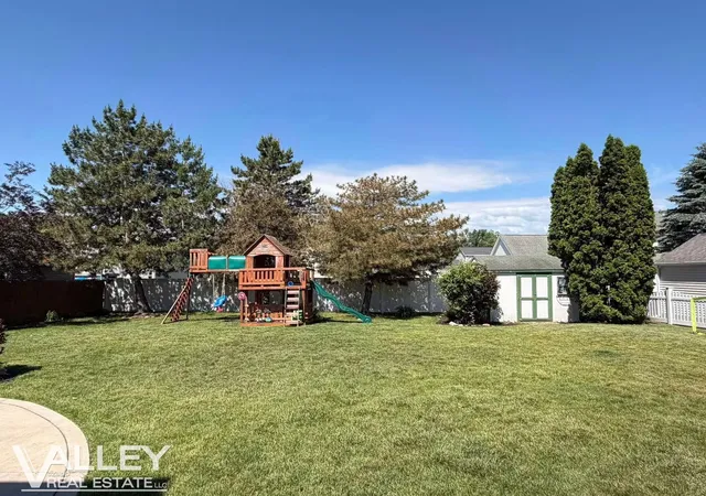 2nd image of 2853 Churchhill Ln, Saginaw, MI 48603 | MLS# 61050212176