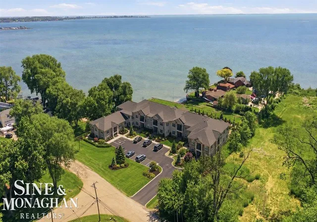 5th image of 35190 Jeffers Ct, Harrison Township, MI 48045 | MLS# 58050212177