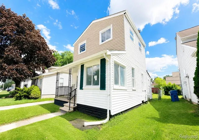 Photo 3 of Single family home for sale at 7236 Studebaker Ave, Warren, MI 48091 | MLS# 20261046736 | Listing updated on 2026-09-17