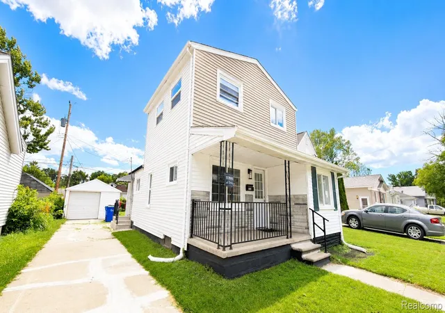 Photo 3 of Single family home for sale at 7236 Studebaker Ave, Warren, MI 48091 | MLS# 20261046736 | Listing updated on 2026-09-17