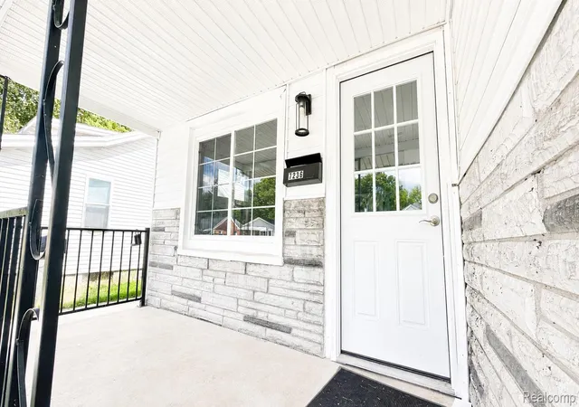 Photo 4 of Single family home for sale at 7236 Studebaker Ave, Warren, MI 48091 | MLS# 20261046736 | Listing updated on 2026-09-17
