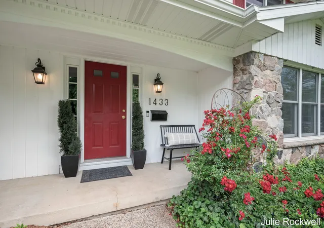 Photo 2 of Single family home for sale at 1433 Sherwood Ave Se, Grand Rapids, MI 49506 | MLS# 65026030854 | Listing updated on 2026-09-11