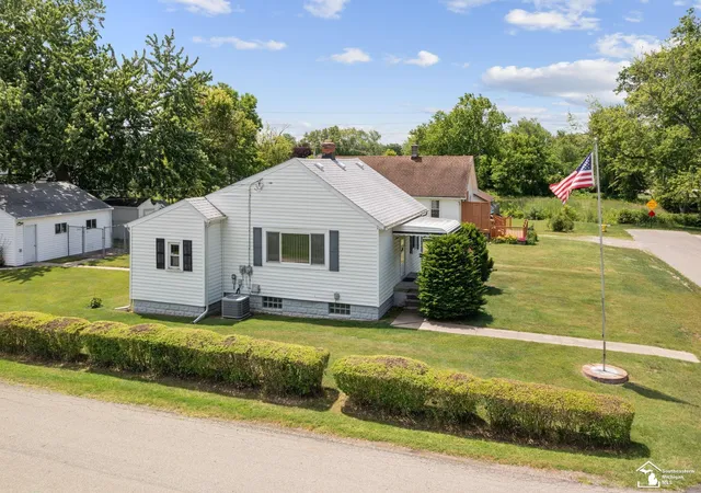 Homes for sale in Monroe Charter Township Monroe, MI | 1011 Rambow Dr, Monroe Charter Township Monroe, MI 48161 | MLS# 57050212192