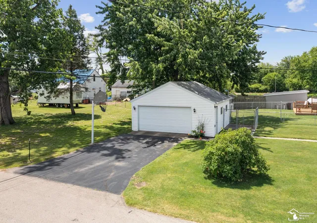 Homes for sale in Monroe Charter Township Monroe, MI | 1011 Rambow Dr, Monroe Charter Township Monroe, MI 48161 | MLS# 57050212192