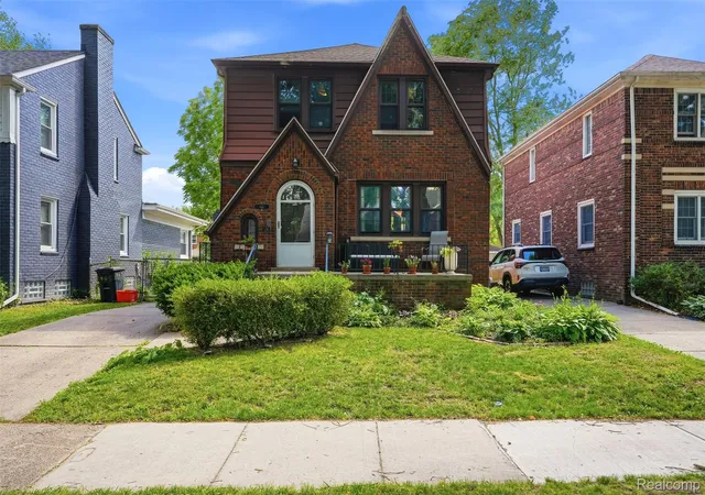 Photo 1 of Single family home for sale at 461 Manor St, Grosse Pointe Farms, MI 48236 | MLS# 20261046796 | Listing updated on 2026-09-15