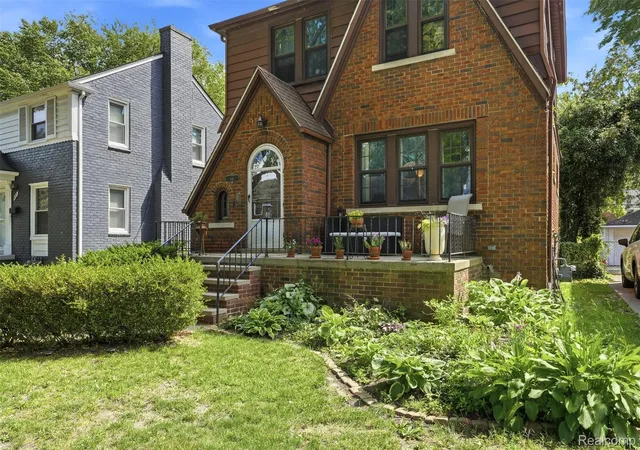 Photo 3 of Single family home for sale at 461 Manor St, Grosse Pointe Farms, MI 48236 | MLS# 20261046796 | Listing updated on 2026-09-15