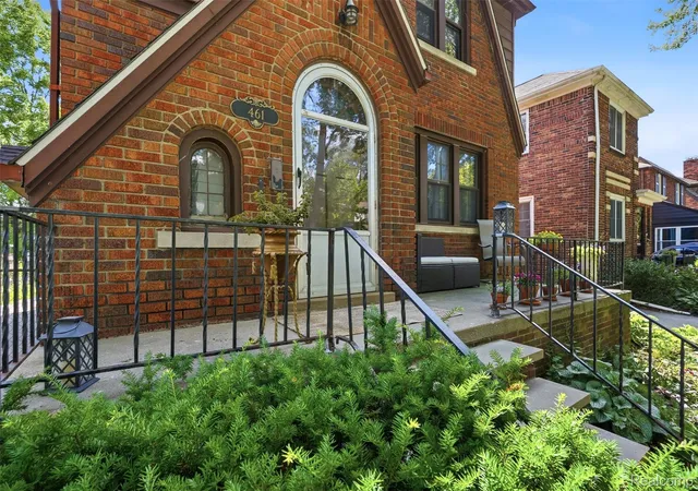 Photo 3 of Single family home for sale at 461 Manor St, Grosse Pointe Farms, MI 48236 | MLS# 20261046796 | Listing updated on 2026-09-15