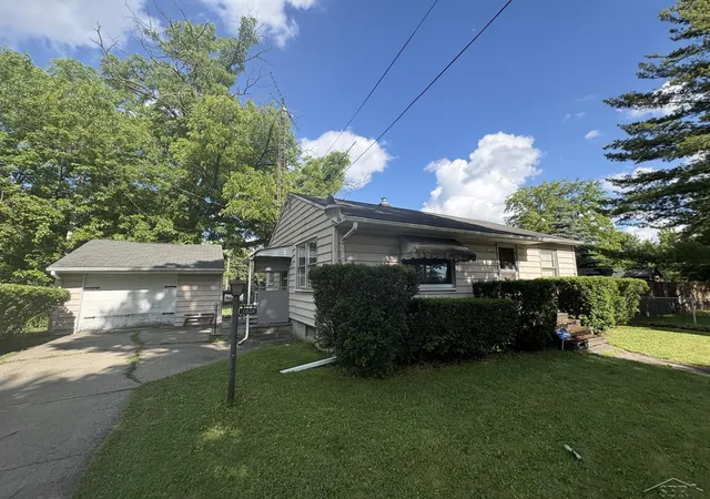 Photo 1 of Single family home for sale at 1820 Hill St, Saginaw, MI 48602 | MLS# 61050212202 | Listing updated on 2026-06-21