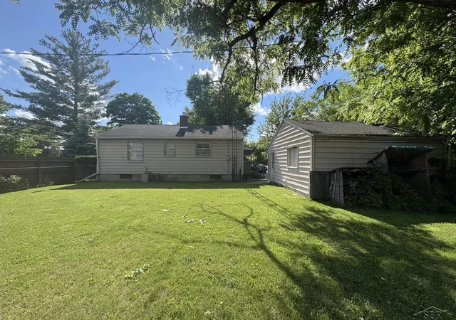 Photo 2 of Single family home for sale at 1820 Hill St, Saginaw, MI 48602 | MLS# 61050212202 | Listing updated on 2026-06-21