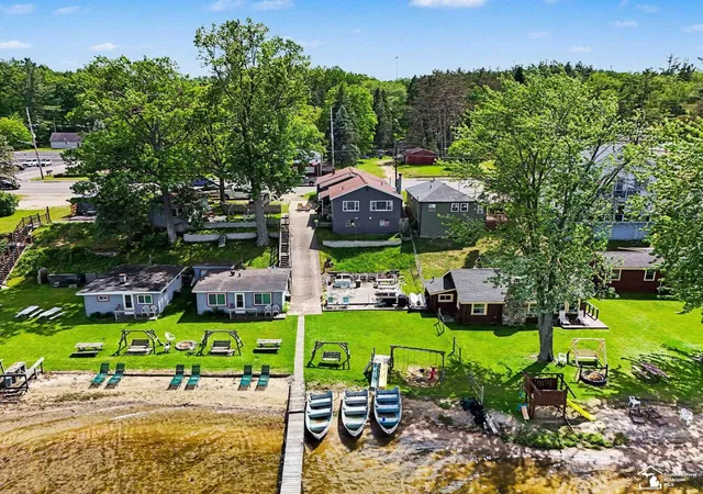 35th image of 5358 W Houghton Lake Dr, Unknown Out Of State, MI 48629 | MLS# 57050212204