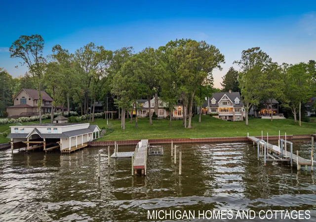 Photo 3 of Single family home for sale at 714 N Shore Dr, Holland, MI 49424 | MLS# 71026030887 | Listing updated on 2026-07-29