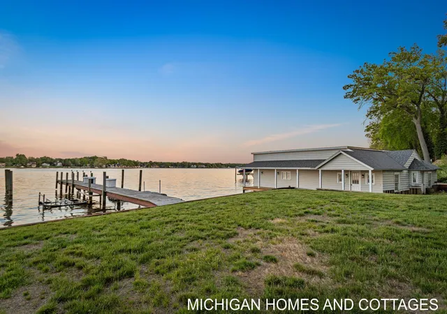 Photo 4 of Single family home for sale at 714 N Shore Dr, Holland, MI 49424 | MLS# 71026030887 | Listing updated on 2026-07-29
