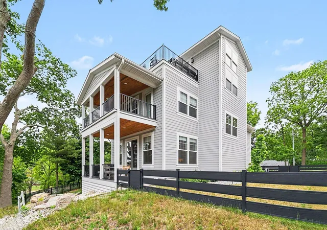 3rd image of 258 W Lowell St, Pentwater, MI 49449 | MLS# 67026030889