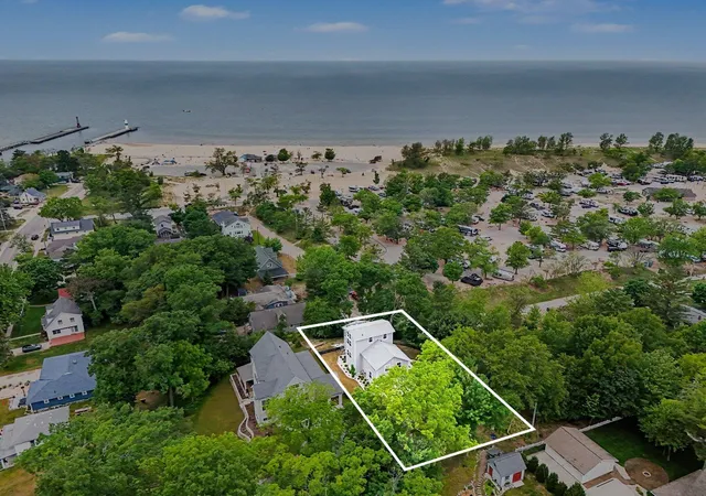 4th image of 258 W Lowell St, Pentwater, MI 49449 | MLS# 67026030889