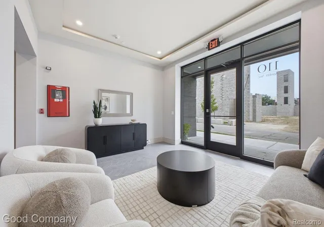 Photo 4 of Condo for sale at 110 Austin Ave #303, Royal Oak, MI 48067 | MLS# 20261046857 | Listing updated on 2026-10-31