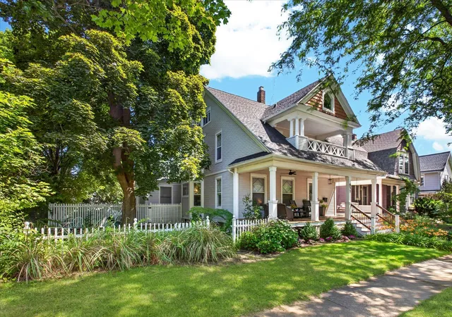 2nd image of 831 Wisconsin Ave, Saint Joseph, MI 49085 | MLS# 69026030900